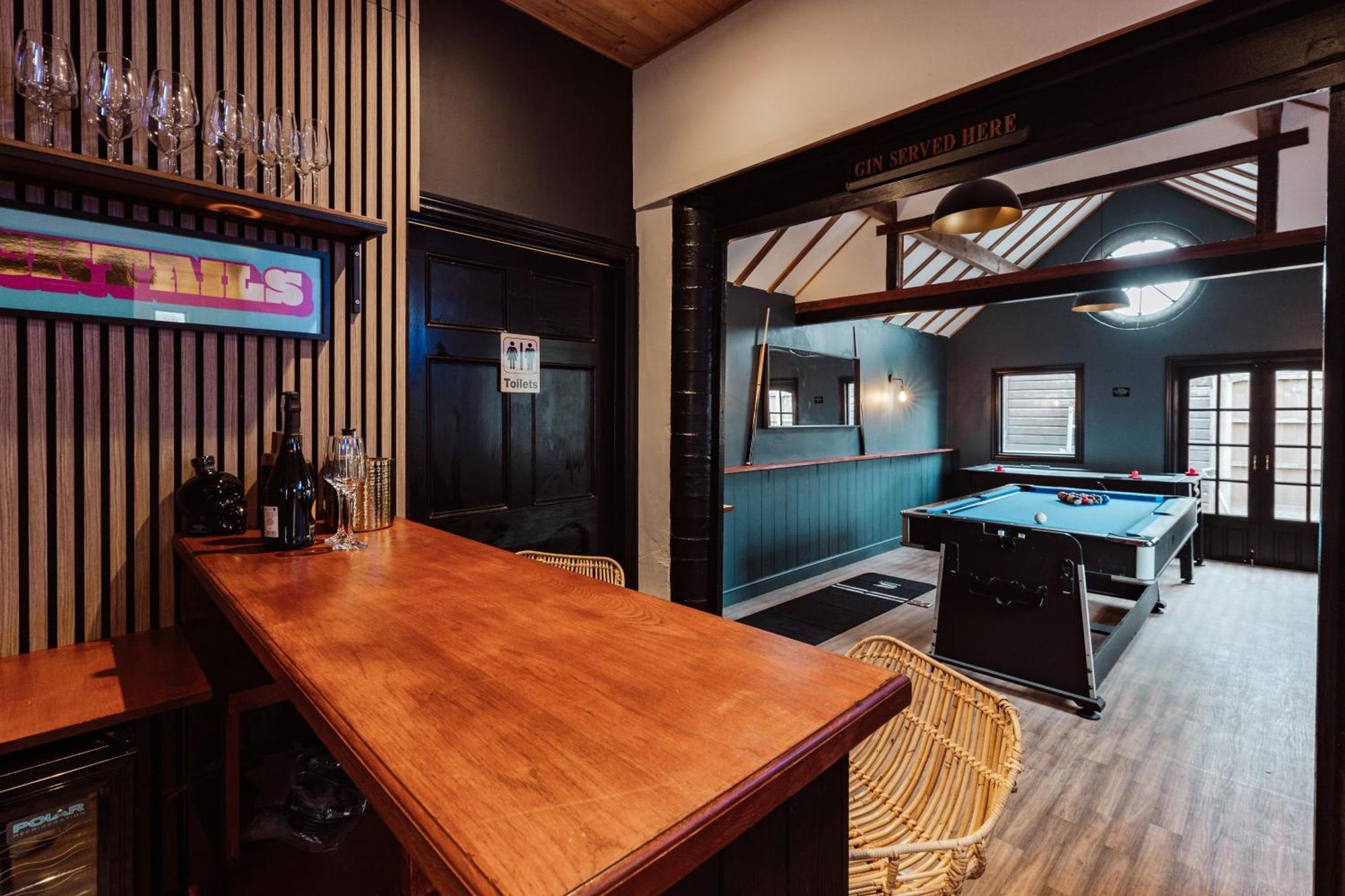 House With A Cinema And Games Room, Sleeps 17 Shrewsbury Kültér fotó