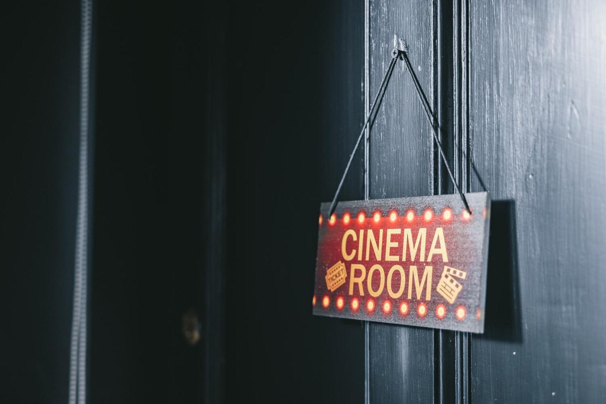 House With A Cinema And Games Room, Sleeps 17 Shrewsbury Kültér fotó