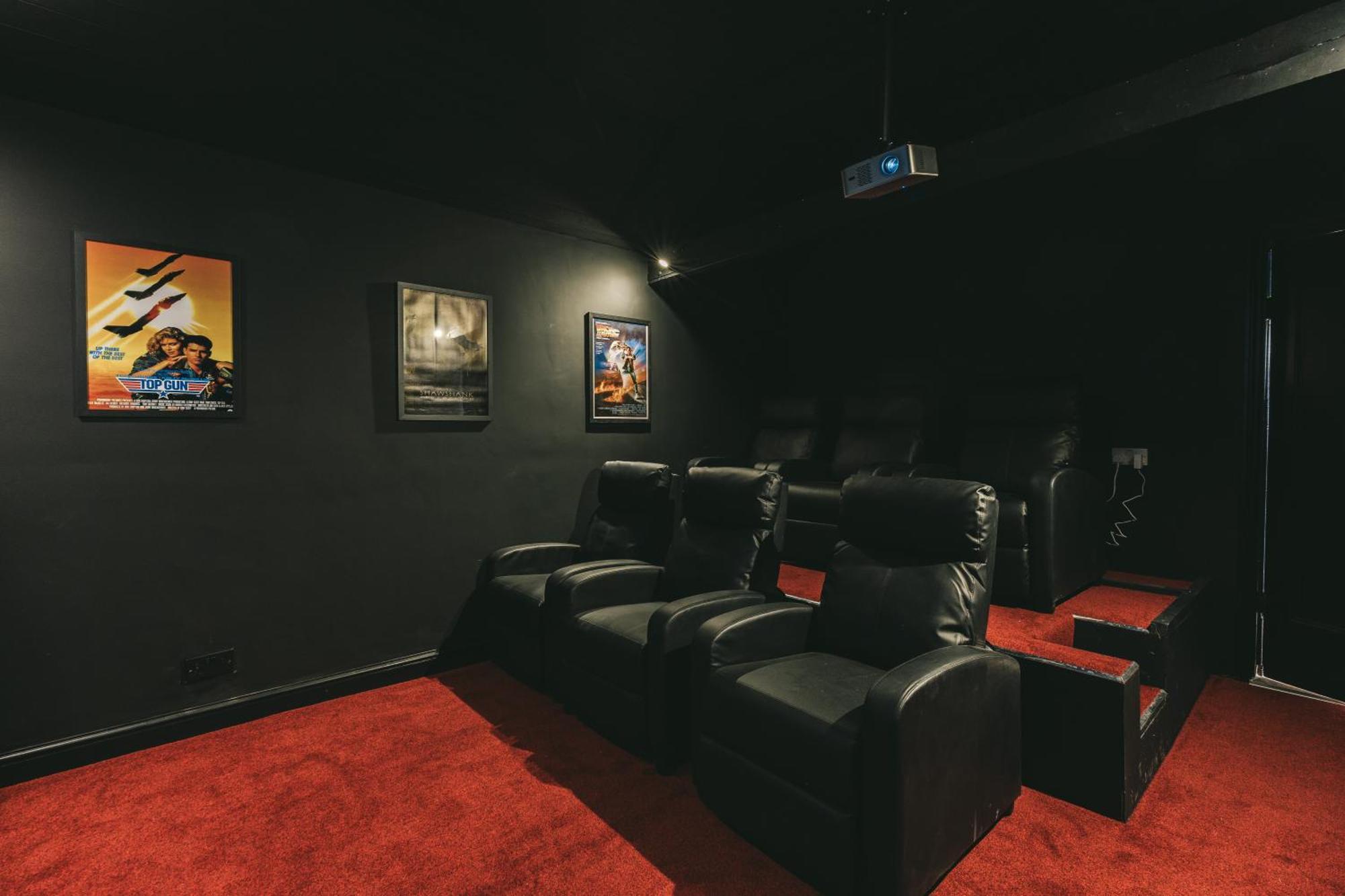House With A Cinema And Games Room, Sleeps 17 Shrewsbury Kültér fotó